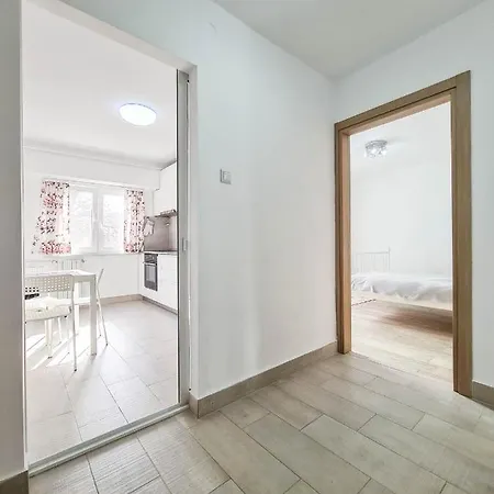 Quiet Apartment *